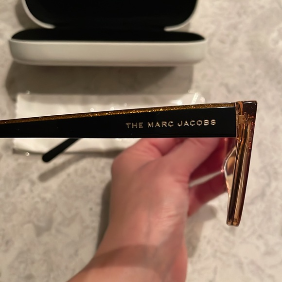 Brand new unworn Marc Jacobs square frame glasses. Comes with case and cloth. - Picture 2 of 10